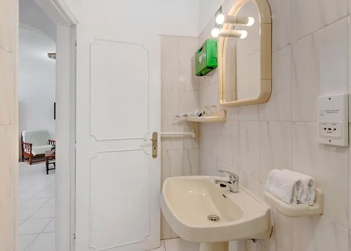 Seaside Sanctuary - Da Rocha Apartment *