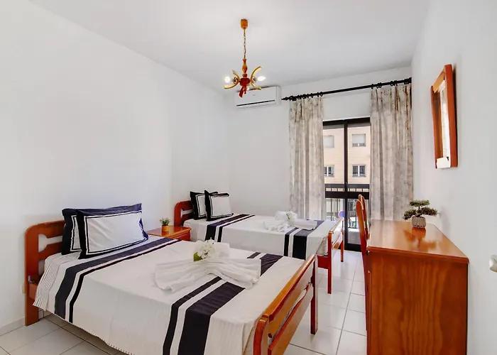 Seaside Sanctuary - Da Rocha *