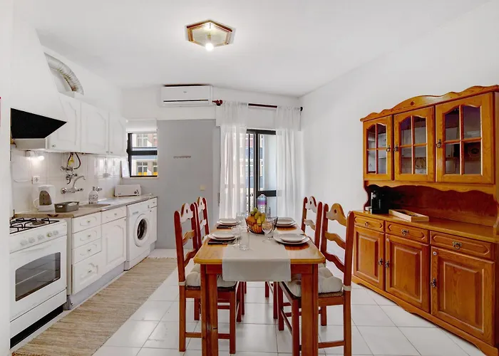 Seaside Sanctuary - Da Rocha *